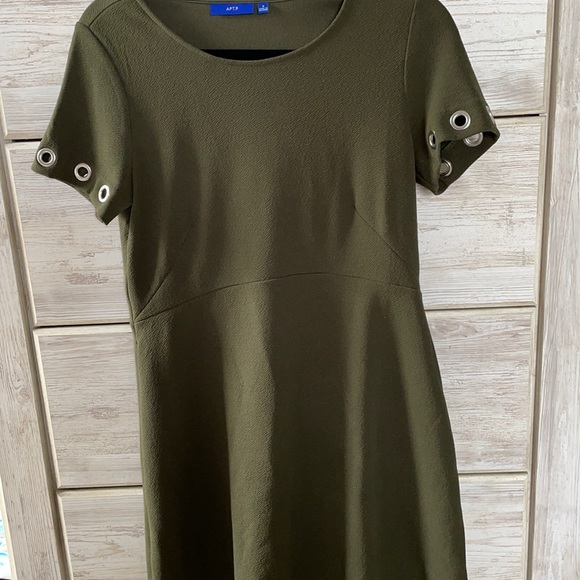 🛍 Excellent condition dress - Picture 1 of 5